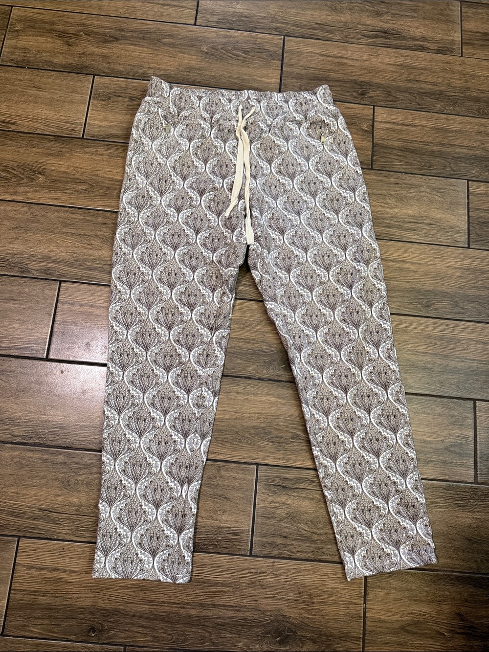 Nostalgia Beige Patterned
Drawstring Joggers
Size
XL